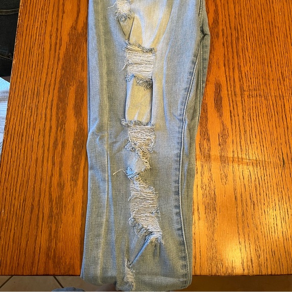 Light wash KanCan distressed skinny jeans - Picture 5 of 7